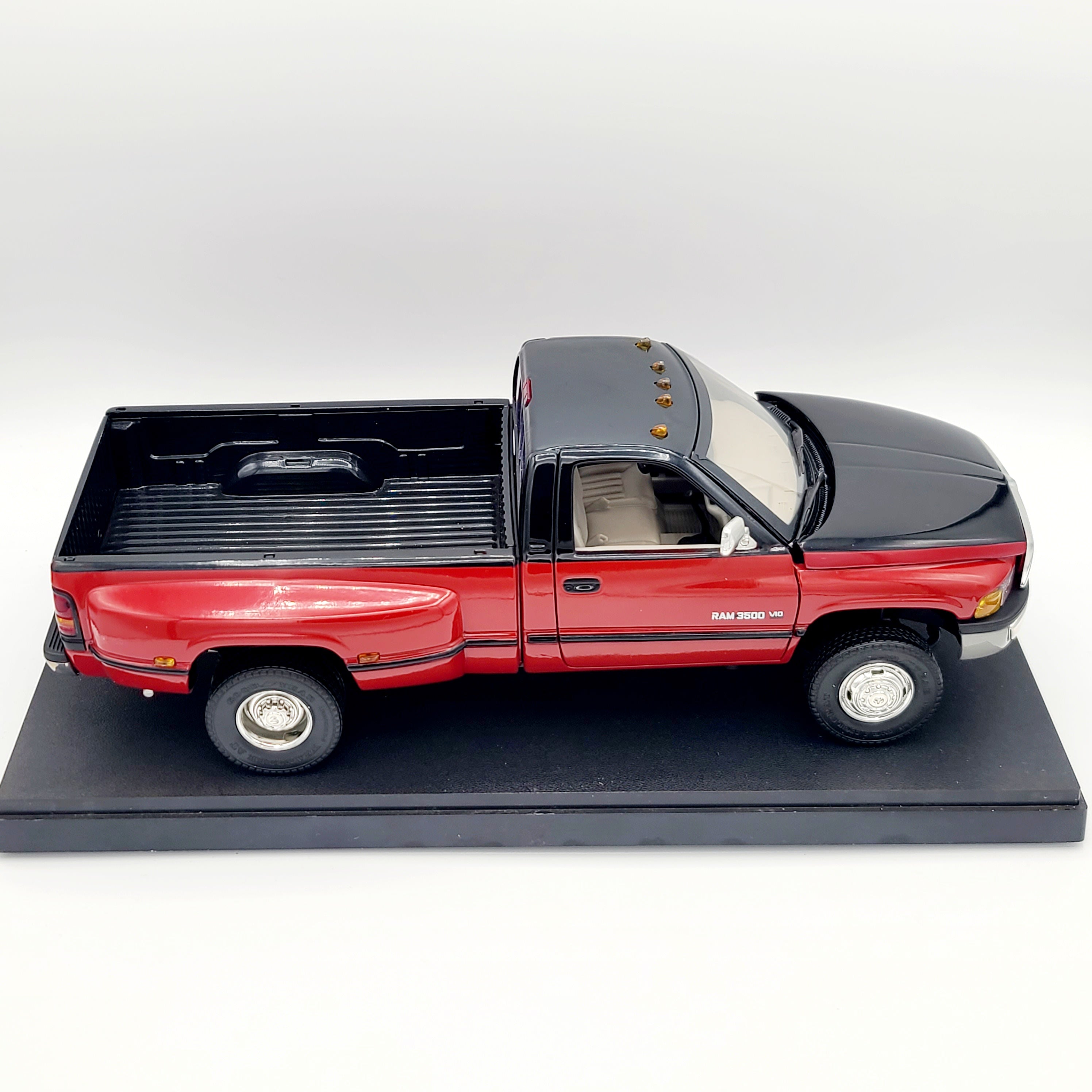 JRL 1:18 Scale - '95 Dodge Ram 3500 V10 Dually Pick-up Truck (Anson/Ertl)
